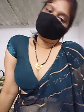 Chat XXX en directo de SexyBhumii