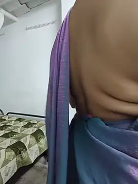 Chat +18 de SexyBhumii ao vivo