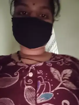 Chat +18 de SexyBhumii ao vivo