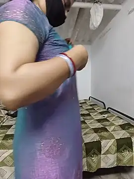 Chat +18 de SexyBhumii ao vivo