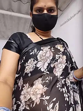 SexyBhumii Adlı Modelin Canlı XXX Sohbeti