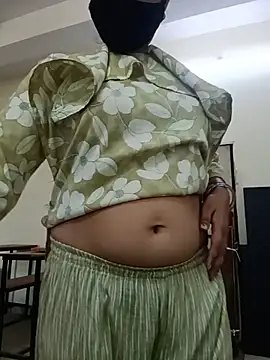Chat +18 de SexyBhumii ao vivo