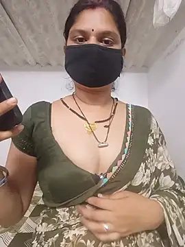 SexyBhumii Adlı Modelin Canlı XXX Sohbeti
