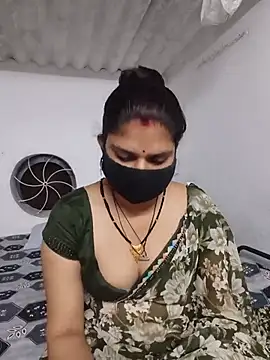 Chat +18 de SexyBhumii ao vivo