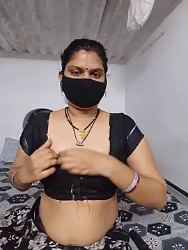 SexyBhumii Adlı Modelin Canlı XXX Sohbeti