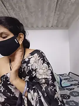 SexyBhumii's Live XXX Chat