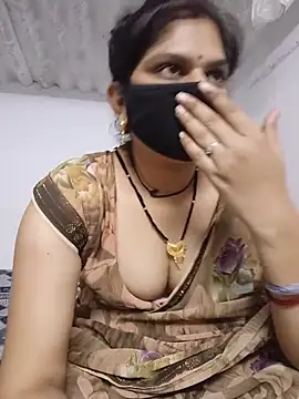 Chat +18 de SexyBhumii ao vivo