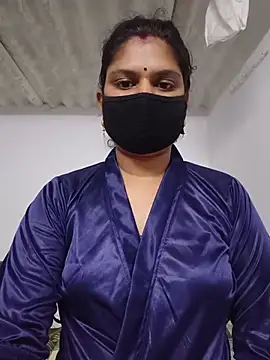 Chat +18 de SexyBhumii ao vivo