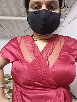 Chat +18 de SexyBhumii ao vivo