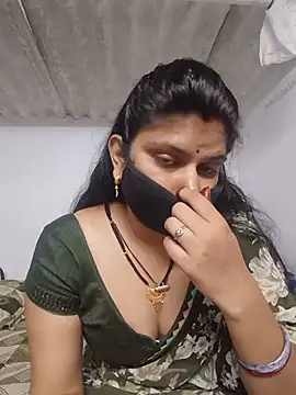 SexyBhumii Adlı Modelin Canlı XXX Sohbeti