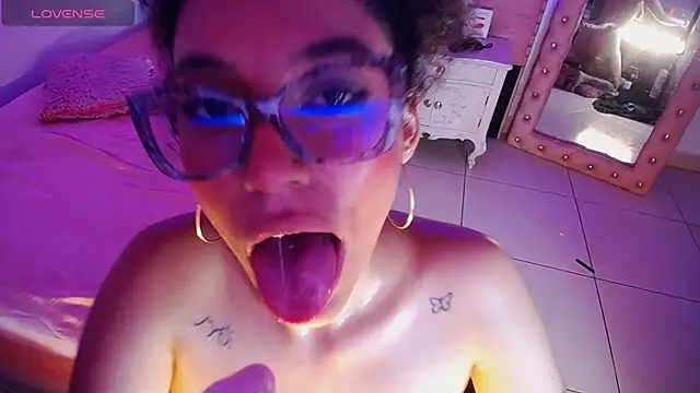 Scarleth_Victoria's Webcam Show