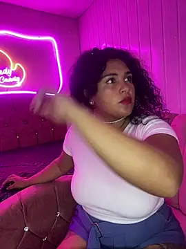 taylor_honeeyn Webbikameraesitys