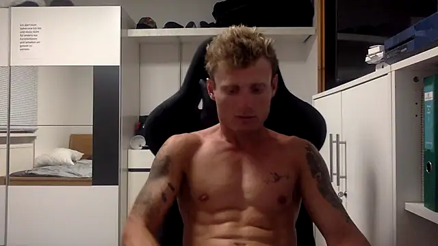 Show modela Nakedendurance1994 na web-kameri