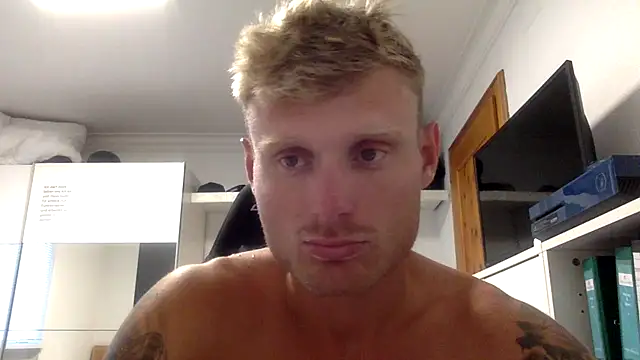Nakedendurance1994 webkamerás műsora