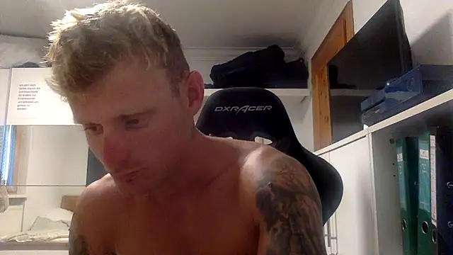 Nakedendurance1994: διαδικτυακό σόου στην κάμερα