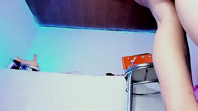 karol_stom's Webcam Show