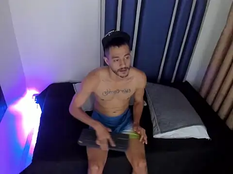 Damiam_23 Show in webcam
