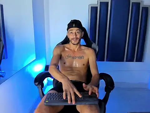 Damiam_23 Show in webcam