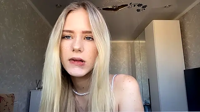 SashaSunnyShy's Live XXX Chat