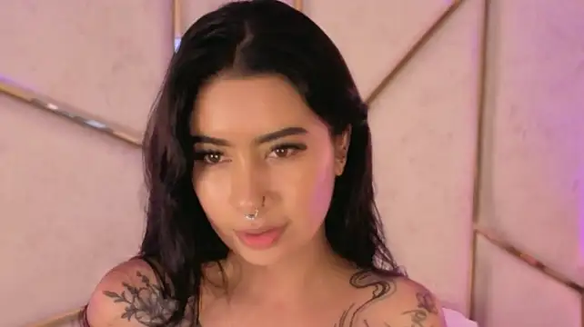 Isa_Roses Adlı Modelin Canlı XXX Sohbeti