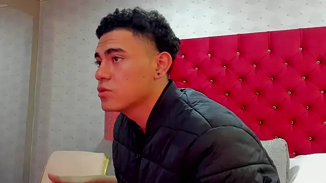 JadenJake: διαδικτυακό σόου στην κάμερα