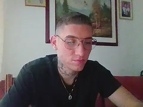 Show modela liam_carter2 na web-kameri