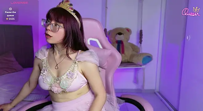 uchiiky_doll's Live XXX Chat