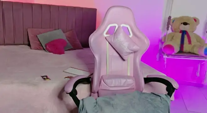 Pokazy przed kamerką – uchiiky_doll