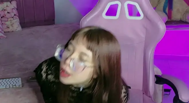uchiiky_doll's Live XXX Chat