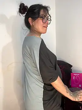 Esmeralda_hairy Adlı Modelin Canlı XXX Sohbeti