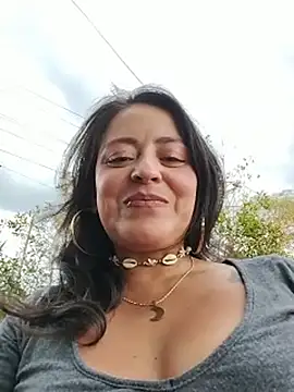 LUNAGREEN_1's Live XXX Chat
