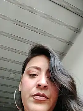 LUNAGREEN_1 Adlı Modelin Canlı XXX Sohbeti
