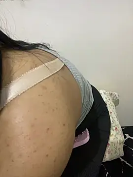 -LONA- Show in webcam