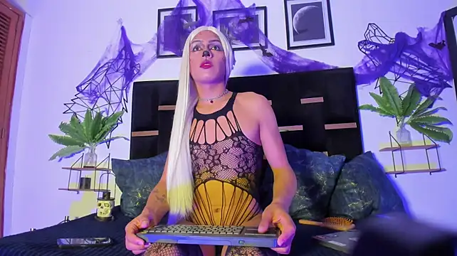Show modela kaia_finn na web-kameri