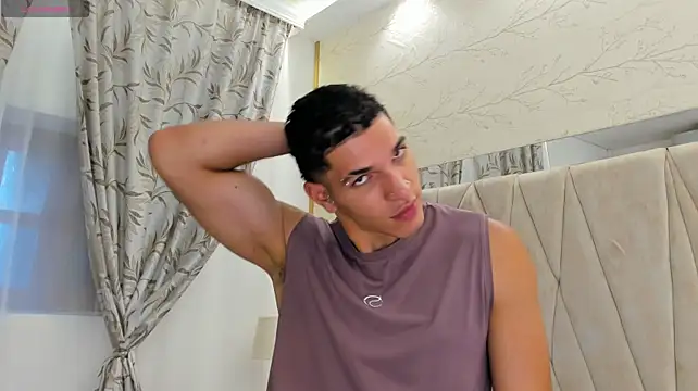 Show de Adrien_Monteiro na webcam