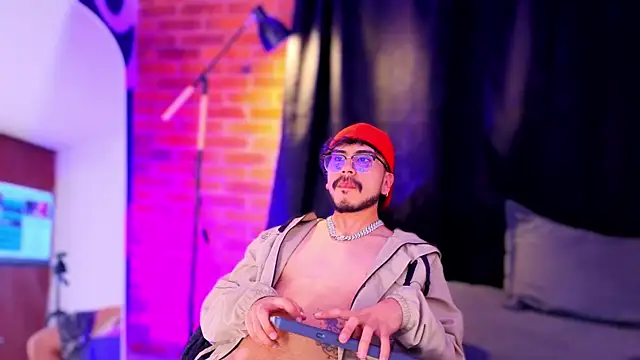 Zayn_Bellmont Show in webcam