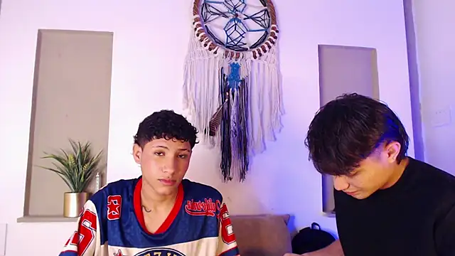 twin_heat's Live XXX Chat
