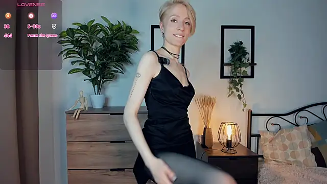 JanettePerro Show in webcam