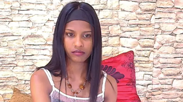 IndianSilkySpice Adlı Modelin Canlı XXX Sohbeti