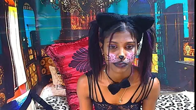 IndianSilkySpice Adlı Modelin Canlı XXX Sohbeti
