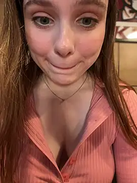 Lunabelle_ Adlı Modelin Canlı Sohbet Odası