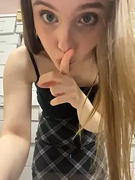 Lunabelle_ Show Webcam