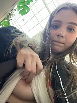 Lunabelle_ Pertunjukan Webcam