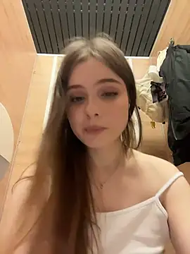 Lunabelle_ Show in webcam