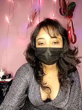 Fire-honeybee's Live XXX Chat