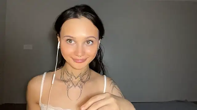 MayraLucarelli webcam show