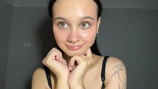 MayraLucarellin Webbikameraesitys