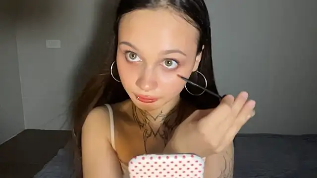 MayraLucarellin Webbikameraesitys