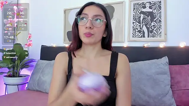 Pokazy przed kamerką – Pauline_Peach