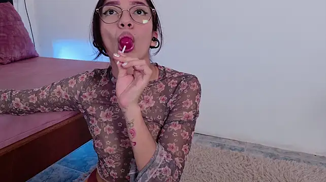 Pauline_Peach Webcamshow